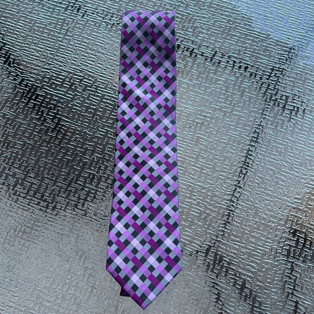 Checked tie
